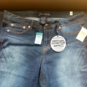 🔥🔥NWT JEANS Torrid Isabella Medium Boot 18